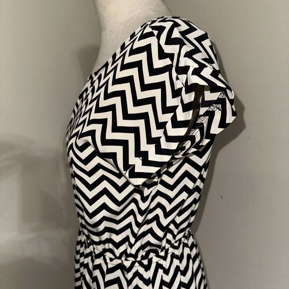 Pink Republic Chevron Print Design Black Ivory Mini Dress Pockets Sz Small EUC - Picture 7 of 13